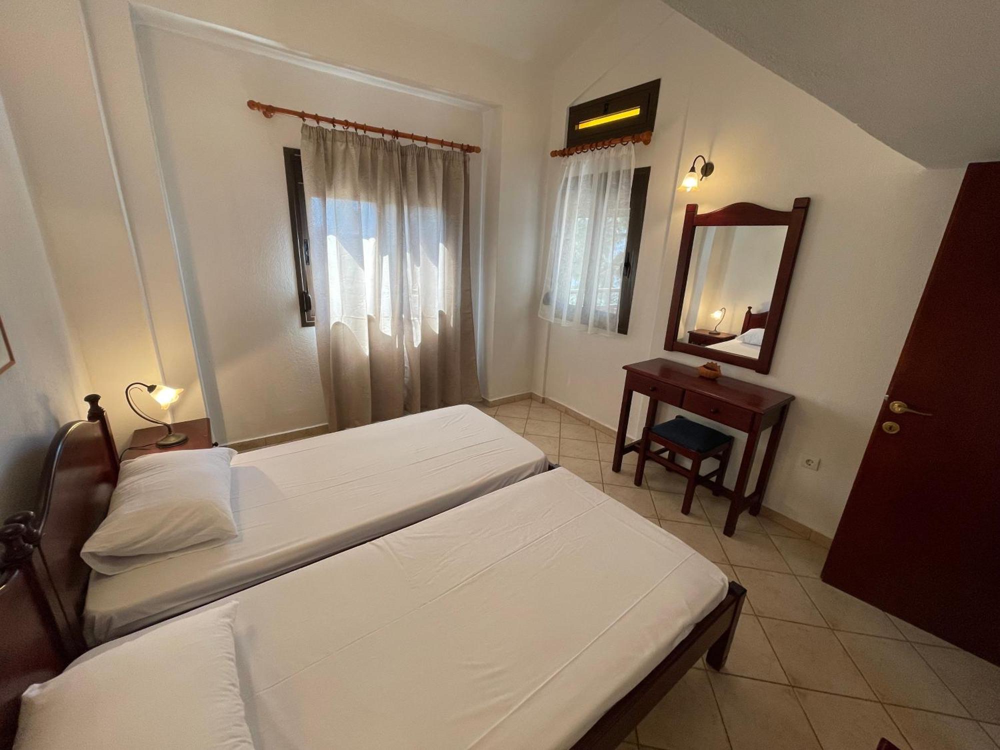 Galazia Akti Seaside Apartments نيكيتي المظهر الخارجي الصورة
