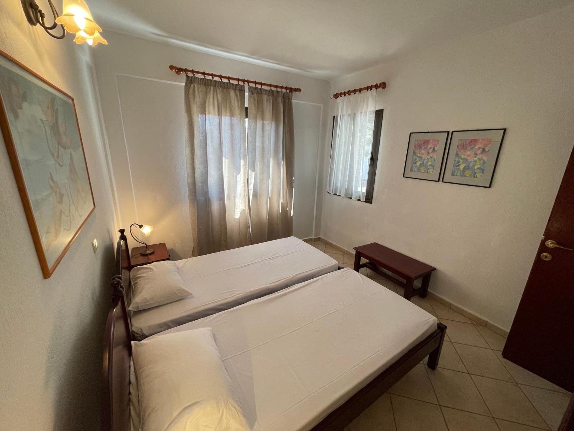 Galazia Akti Seaside Apartments نيكيتي الغرفة الصورة